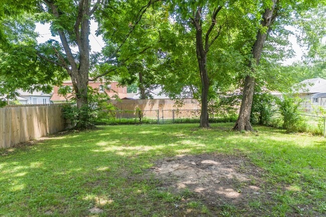 Building Photo - Charming & Renovated Two Bedroom Home