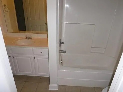 Building Photo - 4441 Burbank Dr