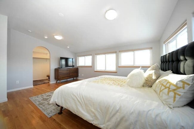 Building Photo - 4680 Talbot Dr