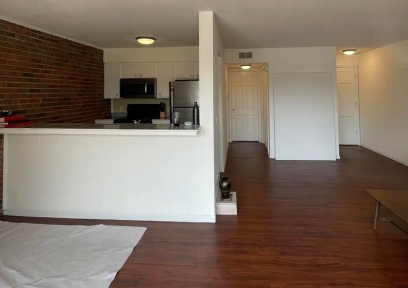 Building Photo - 4732 Belleview Ave