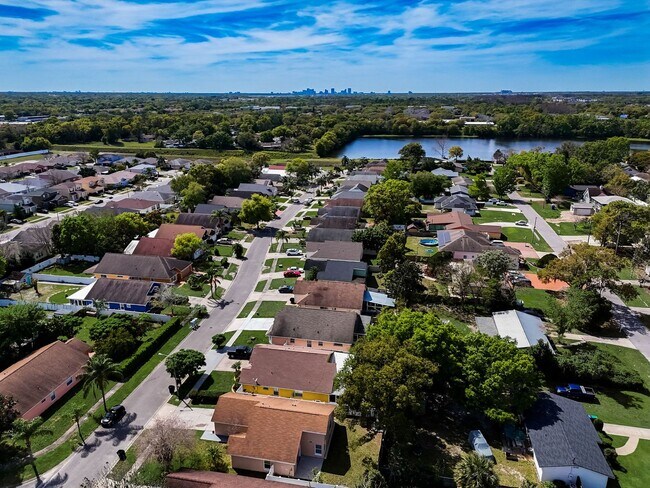 Building Photo - Beautiful 3-bedroom 2-bathroom house in th...