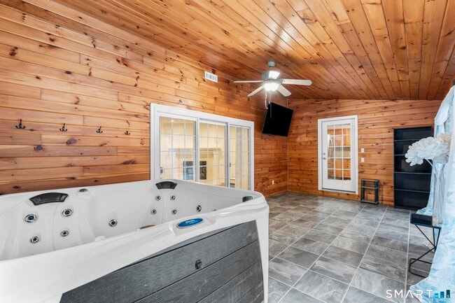 Building Photo - 125 Birchwood Dr