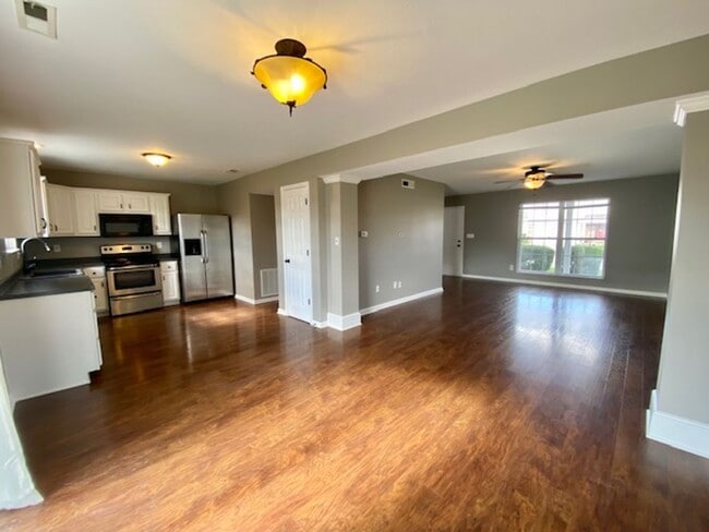 Building Photo - COMING SOON!! 3 Bedroom 2.5 Bathrooms in McCordsville!