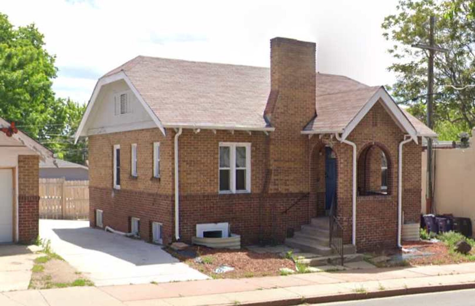 Building Photo - 730 E Alameda Ave