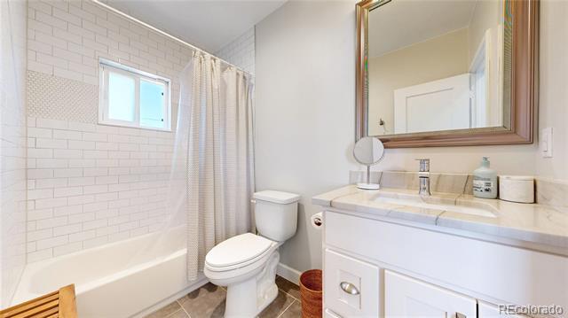 Building Photo - 1325 Dahlia St