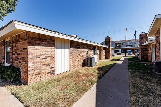 Building Photo - 140 N Troy Ave