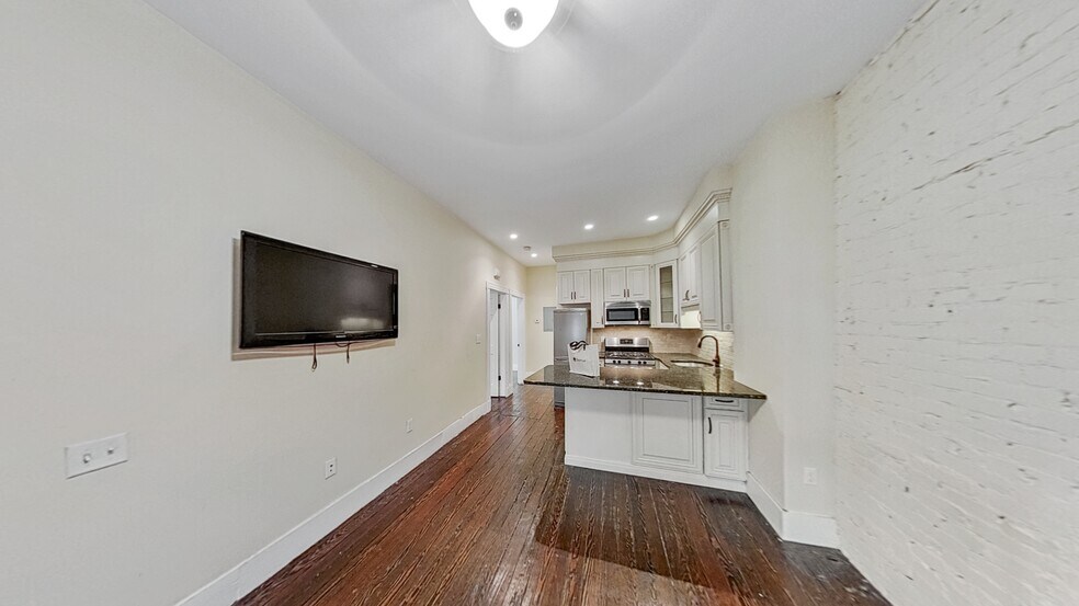 Building Photo - 2 Carmel St