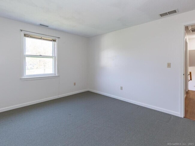 Building Photo - 26 Woodside Dr