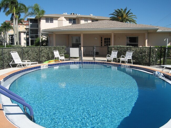 Building Photo - 200 The Esplanade N