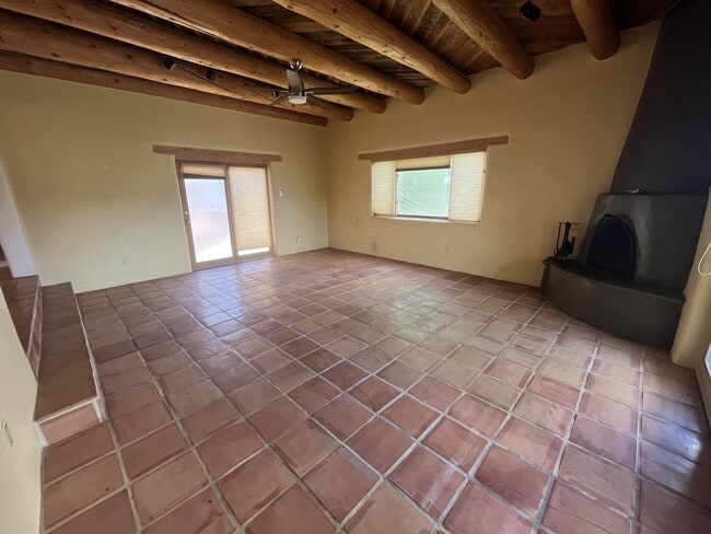 Building Photo - 120 Los Cordovas