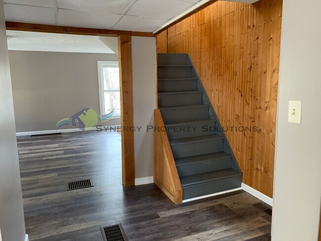 Building Photo - Rental Available!