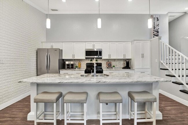 Building Photo - 6290 92nd Pl N