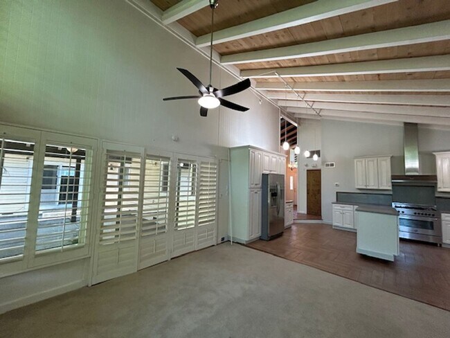 Building Photo - Charming 3bed/2.5Bath  Bennett Valley Home...