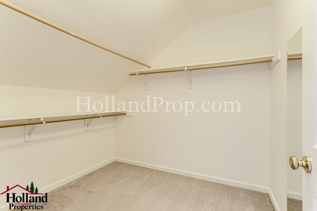 Building Photo - Beautiful Duplex with Great Location!!!