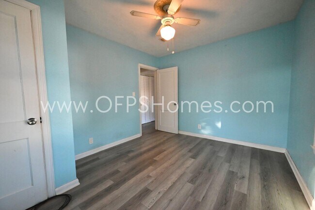 Building Photo - 305 Okaloosa Rd NE