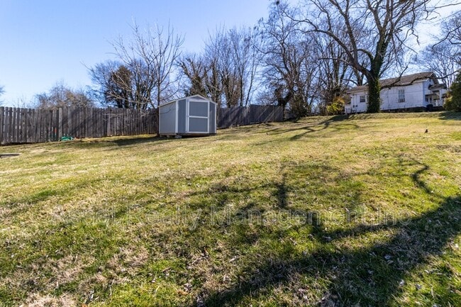 Building Photo - 1900 Edgewood Ave