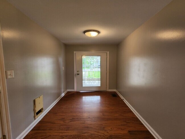 Building Photo - 1/2 OFF 1st Month's Rent