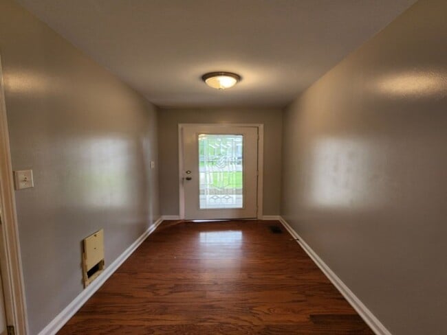 Building Photo - $1850 3 Beds 2.5 Bath + Bonus Room & Storm...