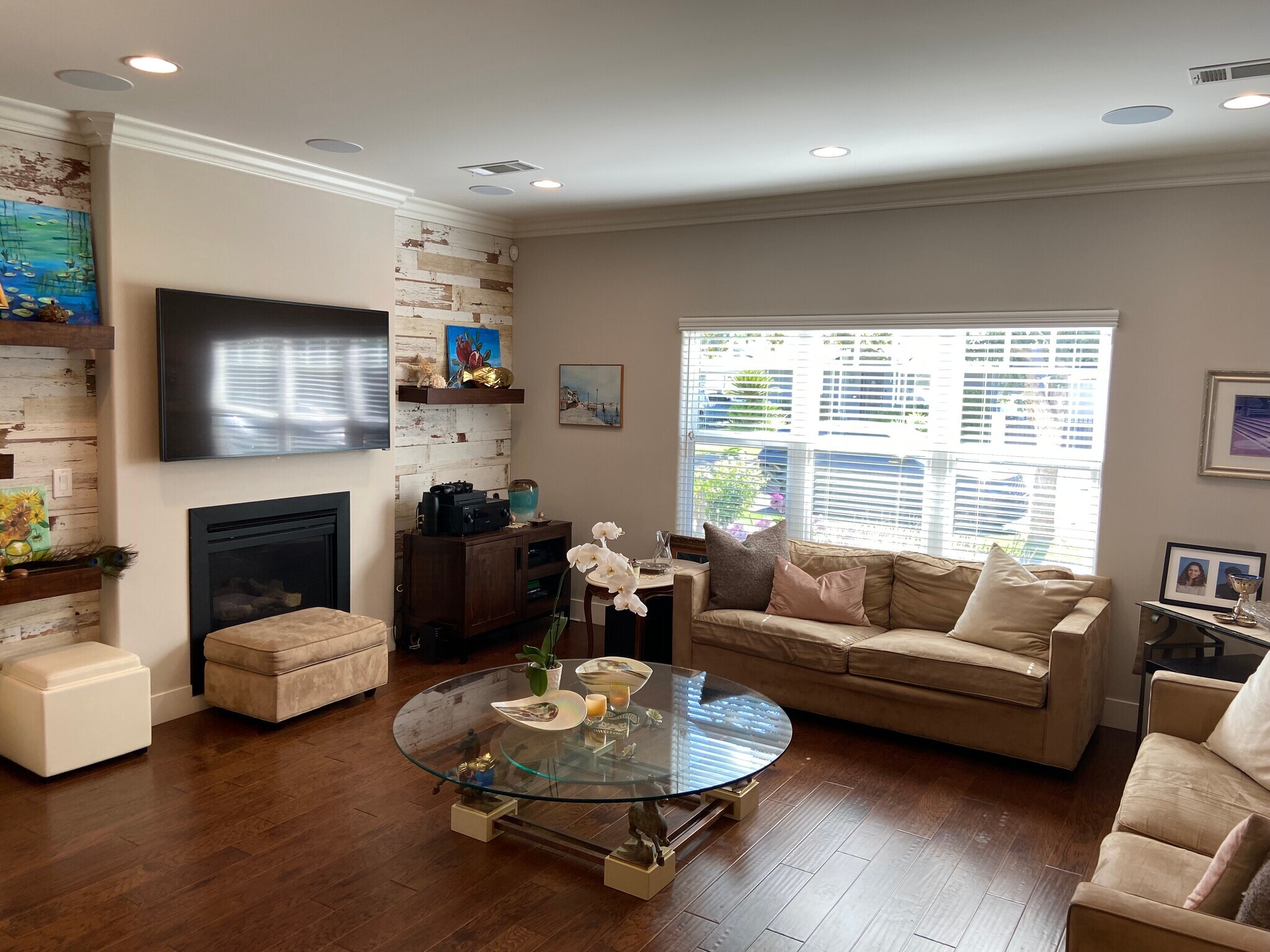 Building Photo - 4470 Stansbury Ave