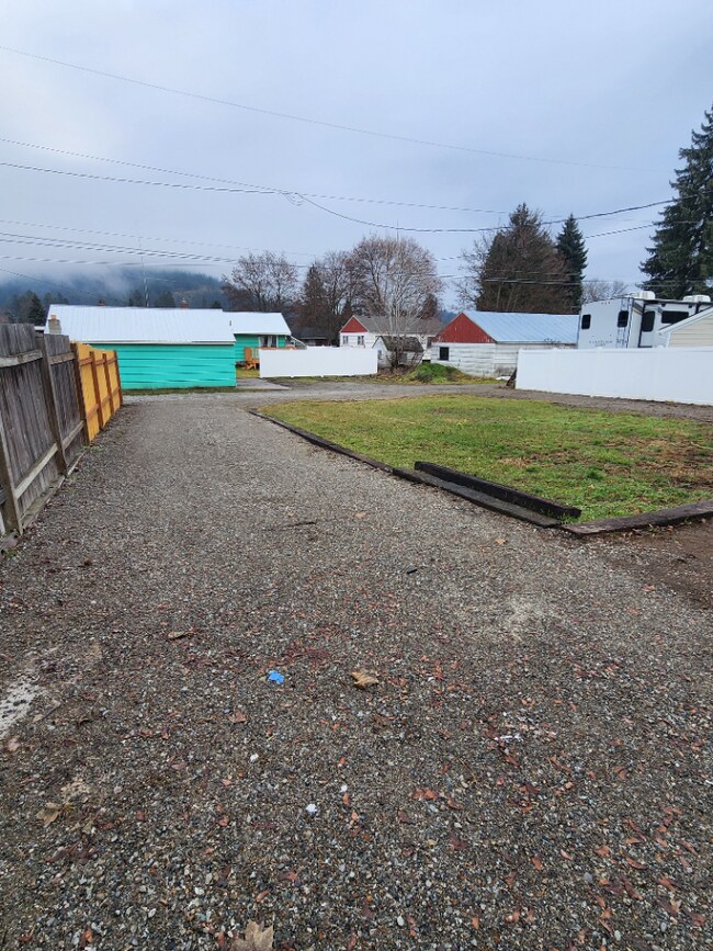 Building Photo - 3BR With Newer Updates