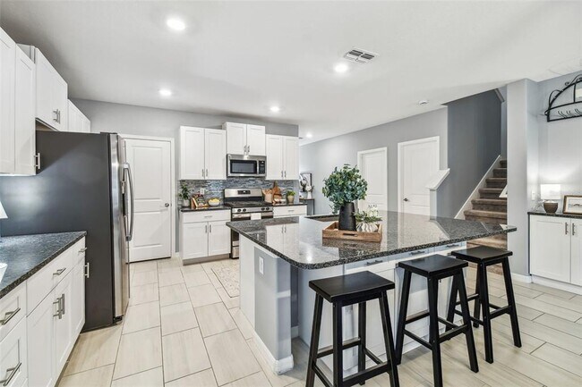 Building Photo - 8887 Little Bluestem Dr