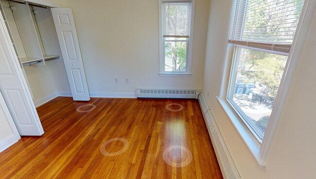 Building Photo - 6/1 No Fee! Spacious, sunny 3BR/1.5BA between Harvard & Porter!