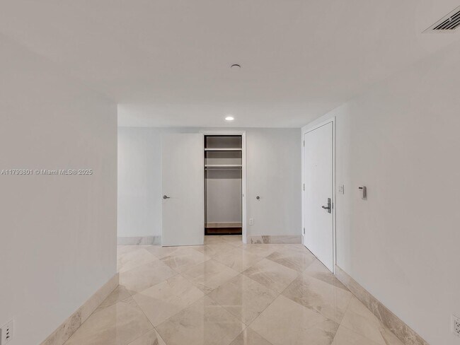 Building Photo - 475 Brickell Ave