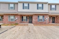 Building Photo - 3 Bedroom Townhouse in Broussard