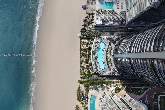 Building Photo - 18555 Collins Ave