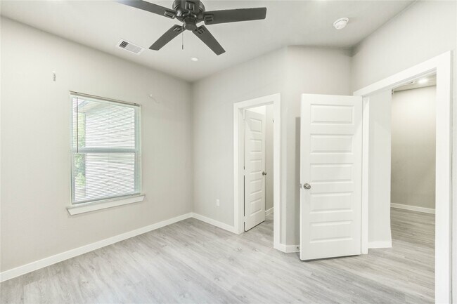 Building Photo - 8157 Tate St