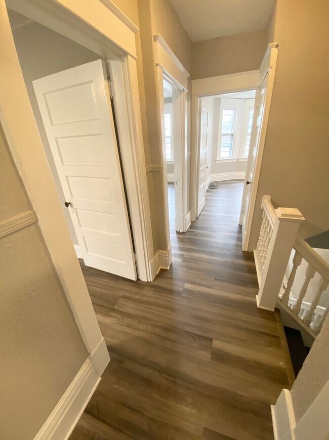 Building Photo - Newly Renovated 4 Bedroom, 1.5 Bathroom in...