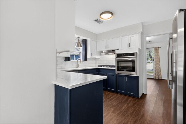 Building Photo - 6031 Rutherglenn Dr