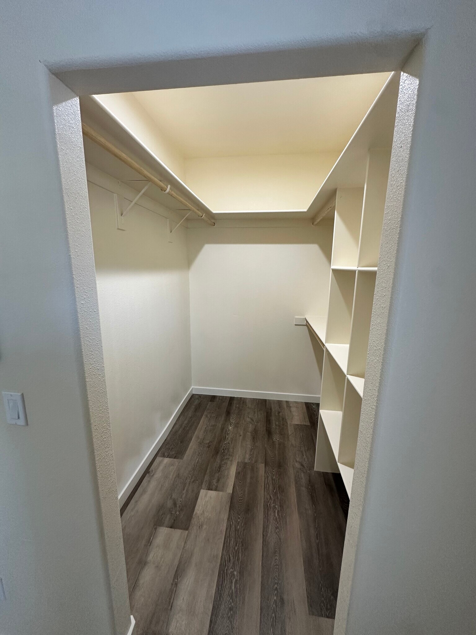 Building Photo - 7653 Skyway