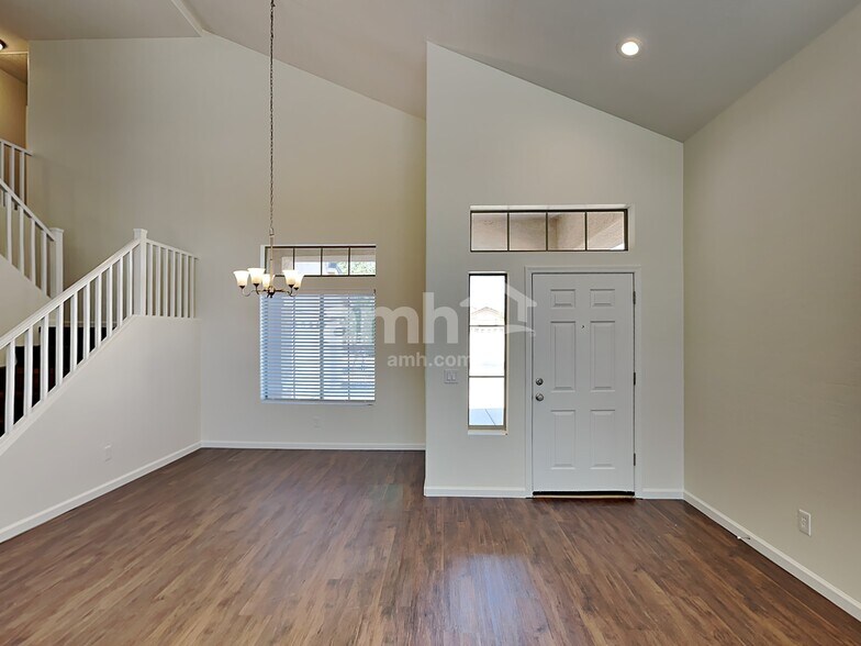 Building Photo - 2619 W Bartlett Way