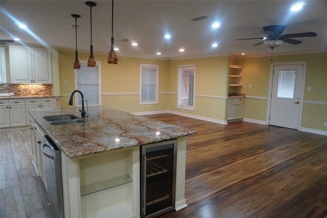 Building Photo - 7506 Dearborn St