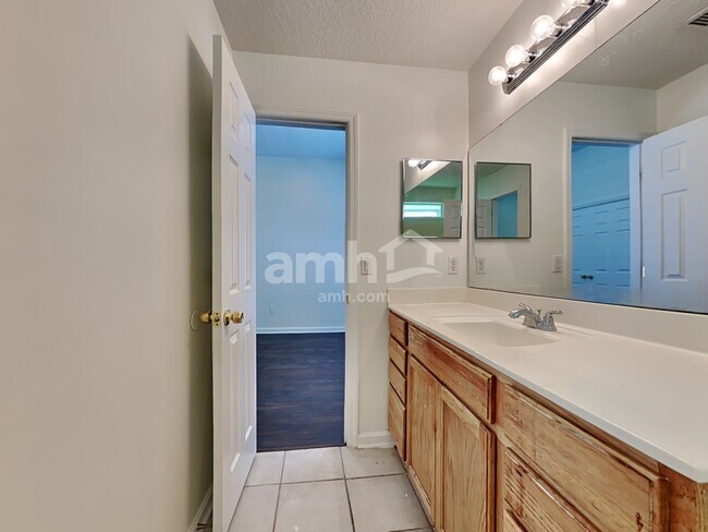 Building Photo - 8629 Derry Dr