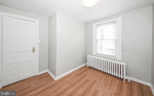 Building Photo - 922 League St