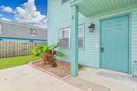 Building Photo - ** Renovated 2 Bed/1.5 Bath in S Fort Myer...