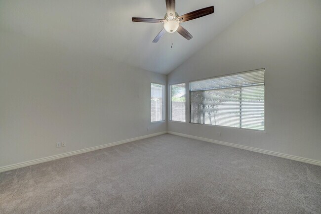 Building Photo - 6410 E Carolina Dr