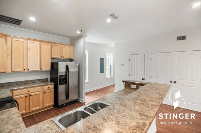 Building Photo - 3 Bedroom / 2.5 Bath Townhome For Rent In ...