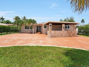 Building Photo - 3141 Hollywood Blvd