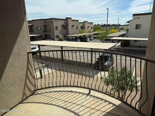 Building Photo - 2028 E River Rd