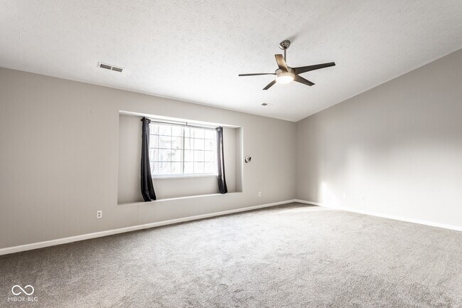 Building Photo - 700 Mountain Pine Dr