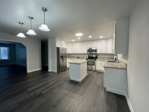 Building Photo - 8907 Amerigo Ave