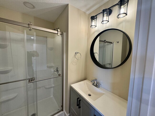 Building Photo - 206 Maple Ter