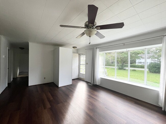 Building Photo - 1619 Midgett Dr