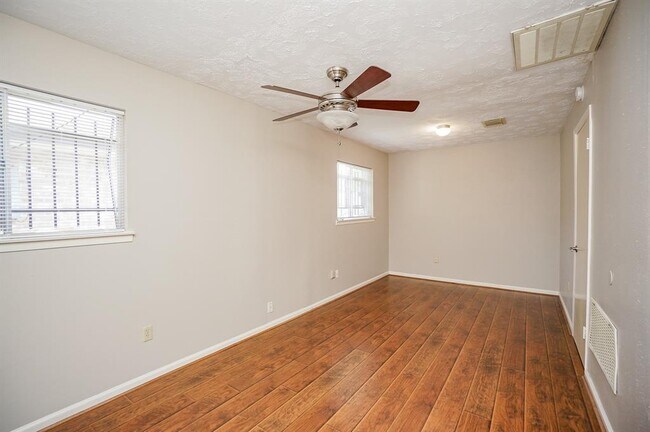 Building Photo - 11614 Pompano Ln