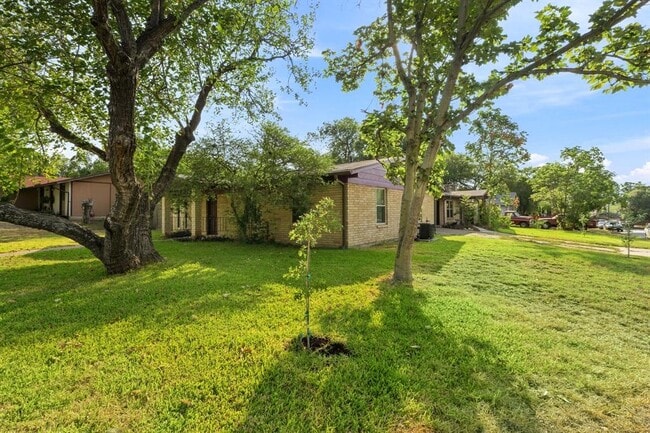 Building Photo - 2507 Biggs Dr