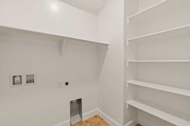 Building Photo - 3 bedroom, 2.5 bathroom St. George Home