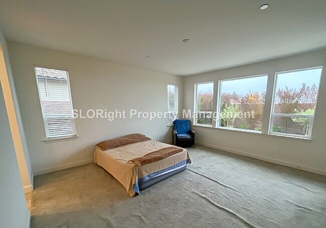 Building Photo - AVAILABLE AUGUST - Spacious Nipomo Home - 2 Bed + spacious den / 2 Bath